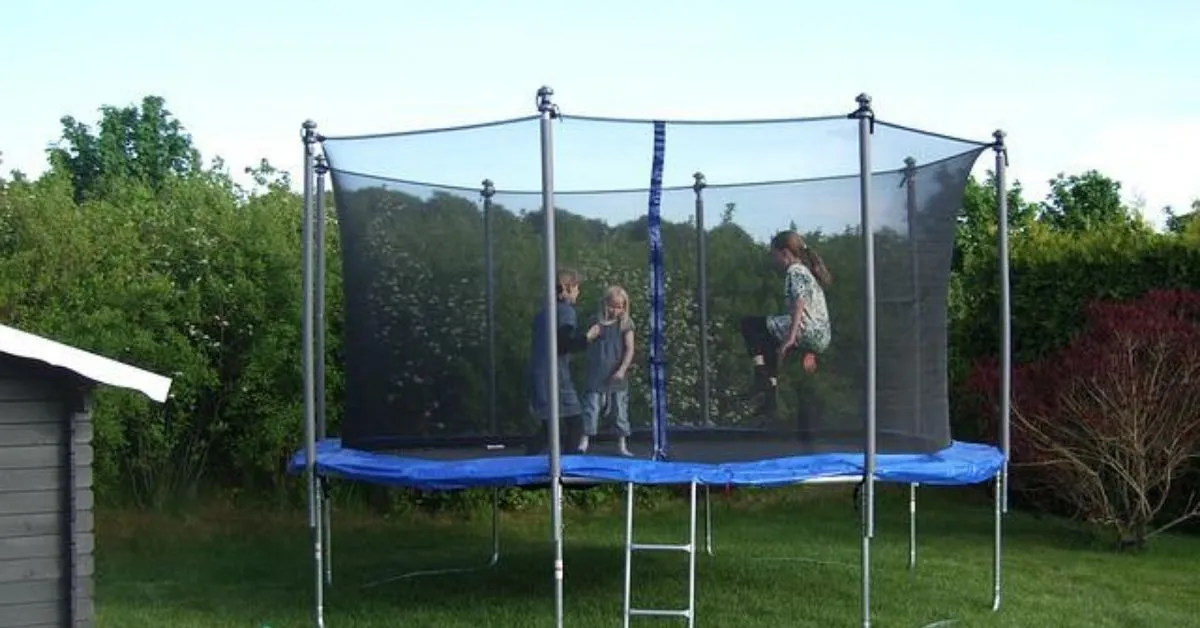 what-to-put-under-a-trampoline